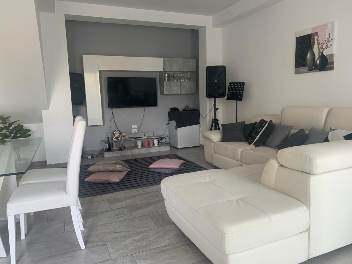 Villa In Affitto Ragalna Zewnętrze zdjęcie